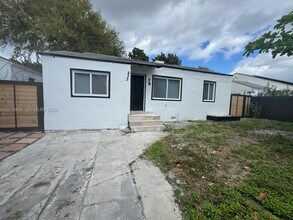 Building Photo - 833 NW 75th St