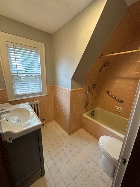 Building Photo - 238 Ashcroft Rd