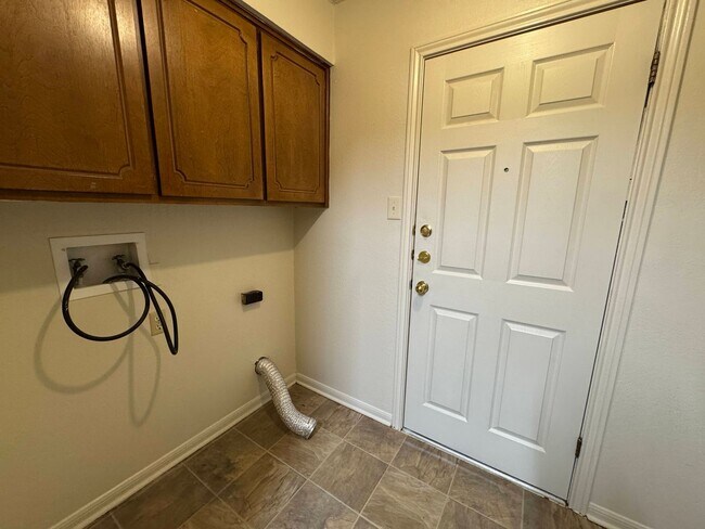 Building Photo - 2-Bedroom Duplex for Rent in Killeen