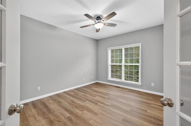 Building Photo - 740 Mayfair Ct