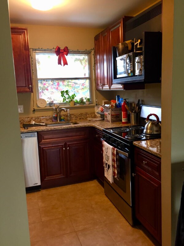 Building Photo - 2808 W 13 Mile Rd