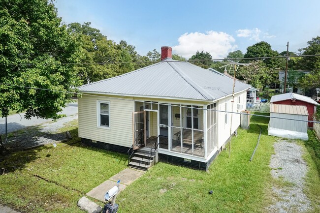 Building Photo - Charming 2-Bedroom Home in Burlington