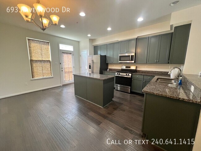 Building Photo - 693 Ravenwood Dr