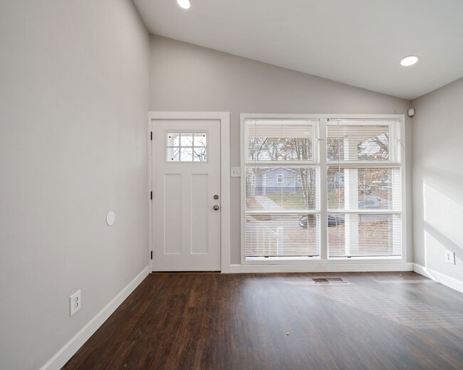 Building Photo - Rent 2 Get 2 Rooms for Free- This home is Priced as a 2bdrm in Intown Atlanta