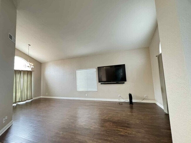 Building Photo - Temecula 3 Bedroom Home with Solar! $1000 off first month's rent!