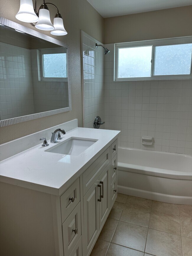 Building Photo - 1393 Scotch Cir
