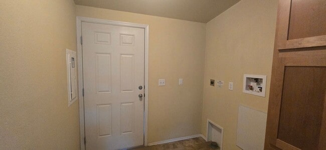 Building Photo - 200 Cypress Cir