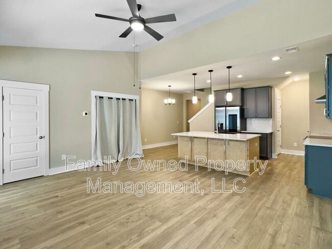 Building Photo - 7785 Park Gate Dr