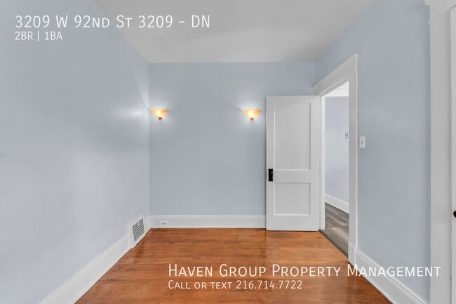 Building Photo - 3209 W 92nd St