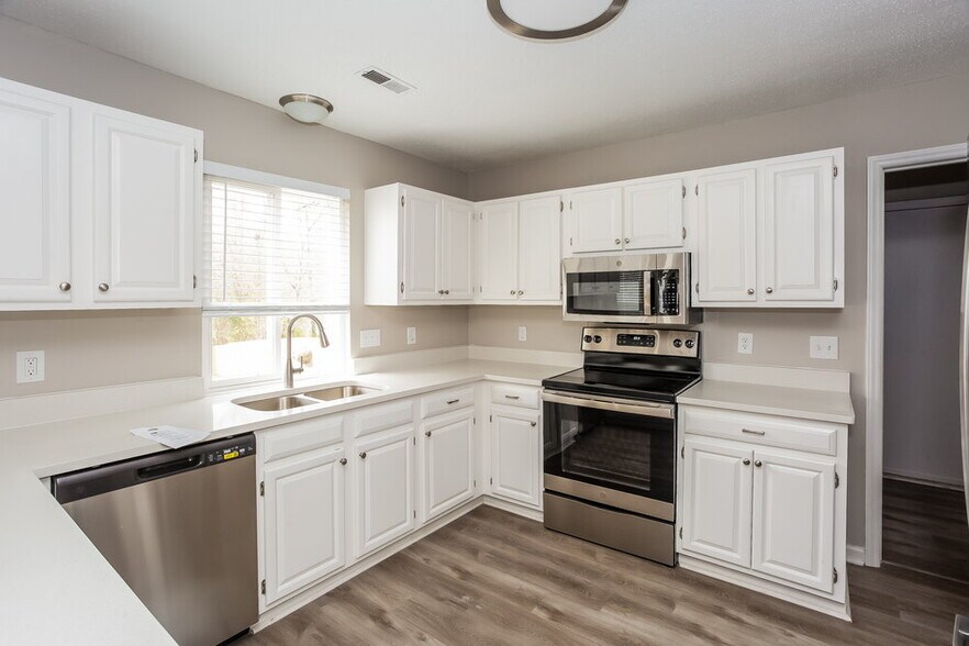 Building Photo - 9501 Vera Jones Ln