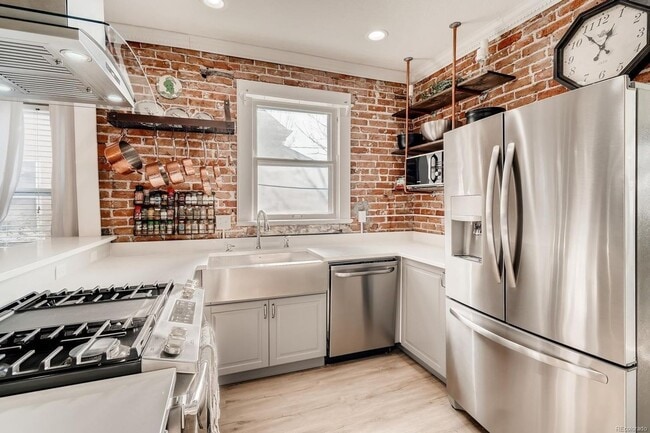Building Photo - High End Remodel Near RiNo