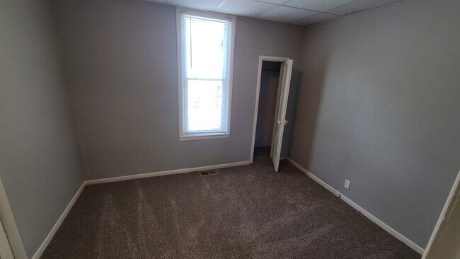 Building Photo - 112 S Crysler Ave