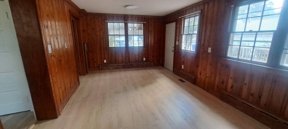large den - 315 Bosley Ave