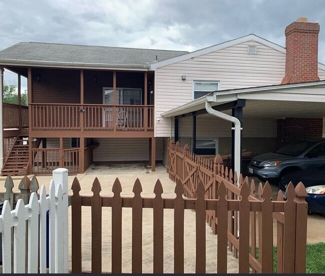 Building Photo - Redgate