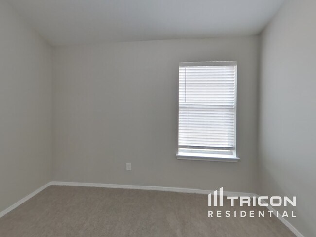 Building Photo - 20318 Yosemite Falls Dr