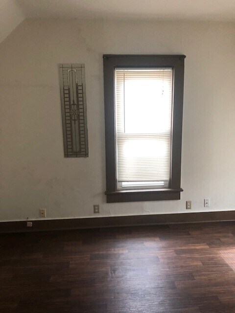 Building Photo - 824 Huestis Ave