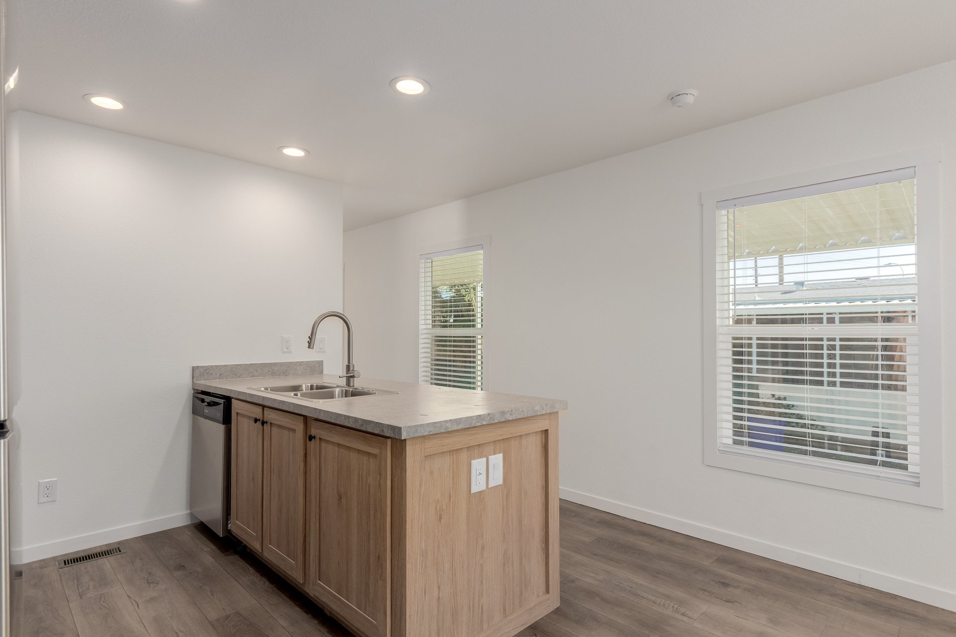 Building Photo - 5201 W Camelback Rd