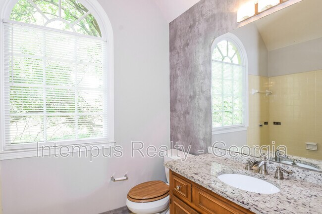 Building Photo - 330 Banyon Brook Point