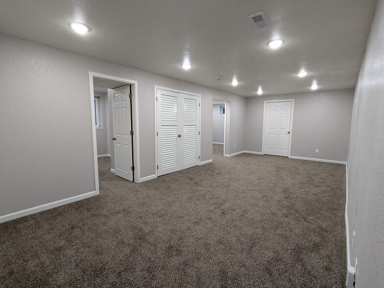 Building Photo - 14250 E 22nd Pl