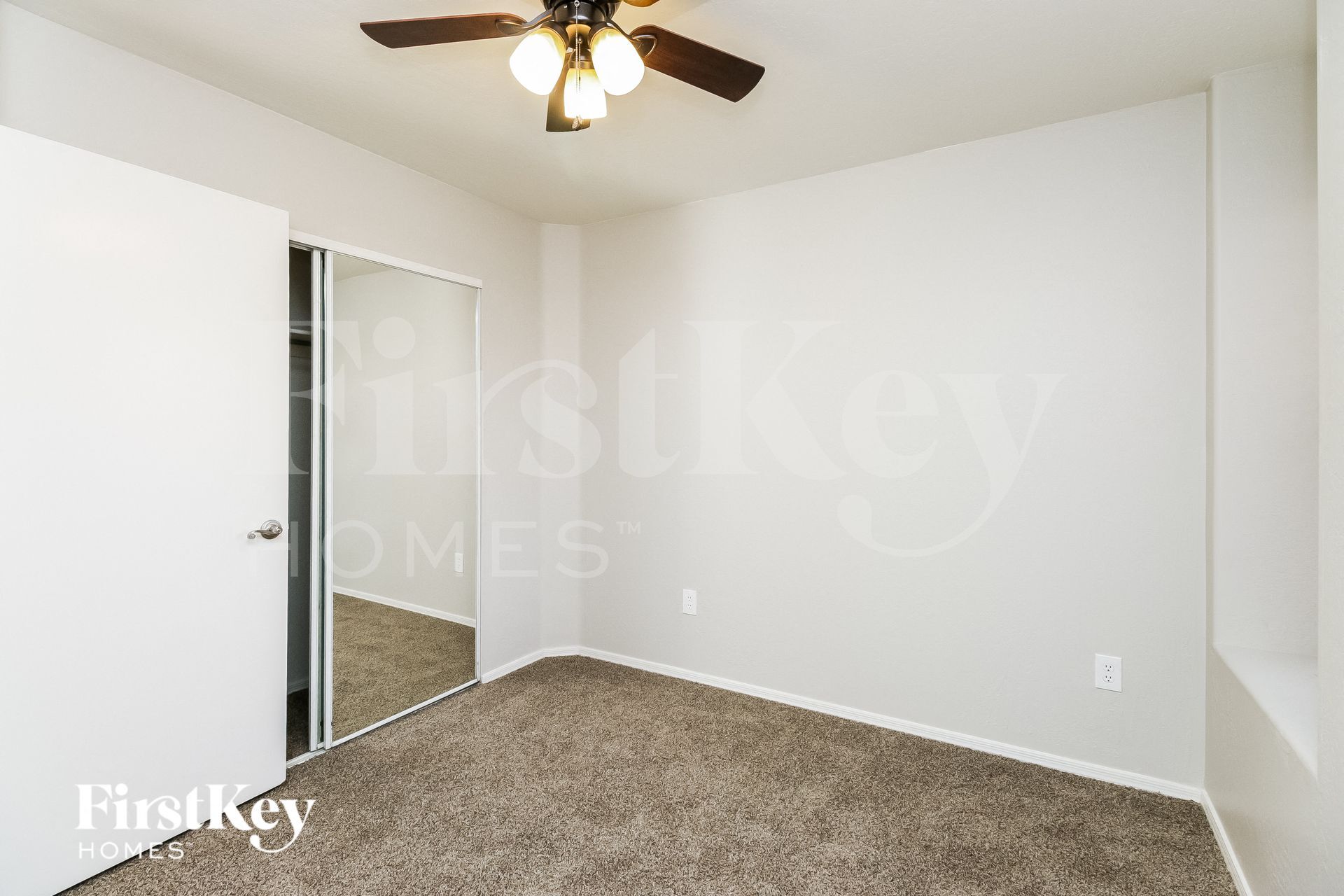 Building Photo - 902 S Ithica St