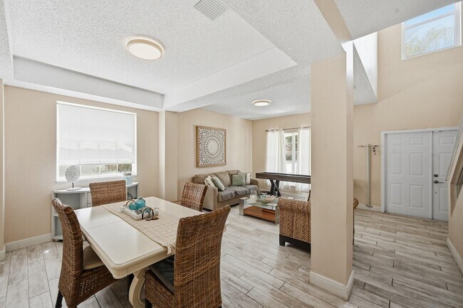 Building Photo - 15073 Oak Chase Ct