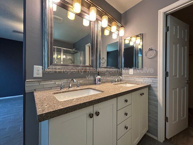 Building Photo - 2632 N 73rd Glen