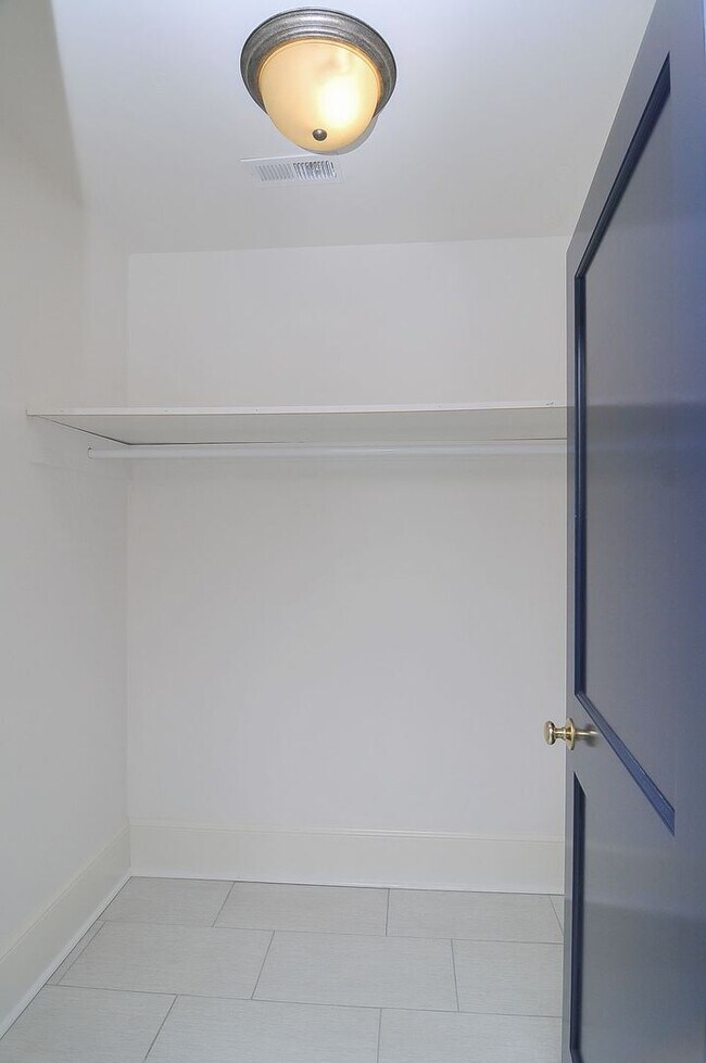 Building Photo - Beautiful 3 bedroom/2 bath house in highly desirable Shandon location! Available June 2026!