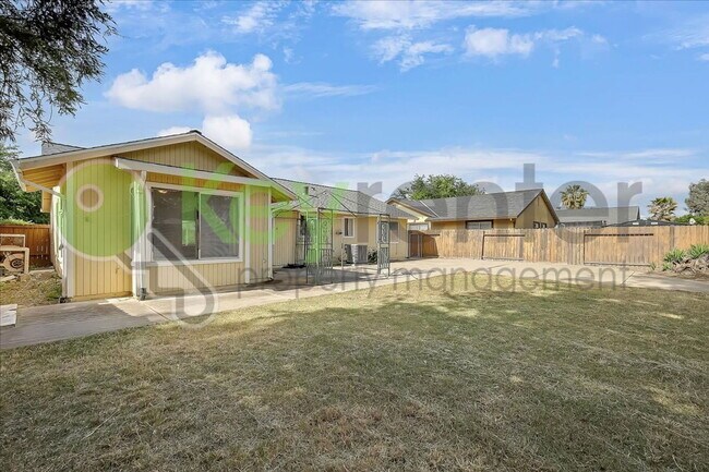 Building Photo - 10 Dempster Ct