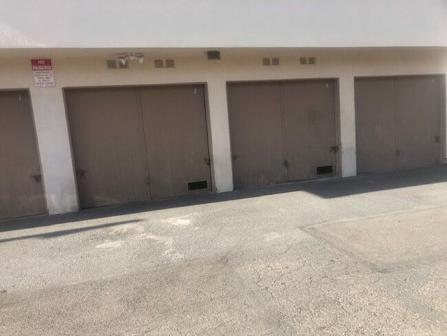 Building Photo - 18342 Patterson Ln