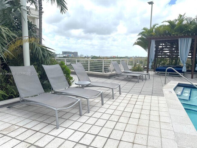 Building Photo - 3250 NE 1st Ave