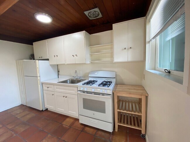 Building Photo - Top-Floor 1BD/1BA Apartment with Wood Ceilings, Garden Setting, and Easy North Berkeley BART Access