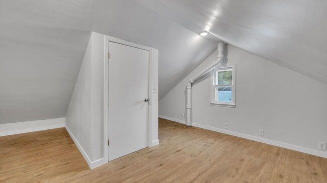 Building Photo - 3 Bed 1 Bath Single Family Home