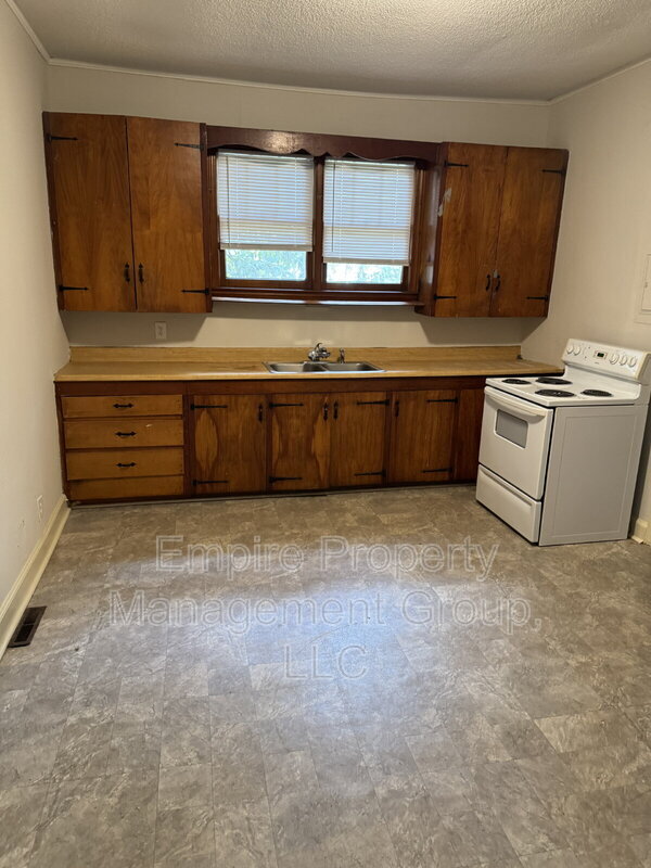 Building Photo - 1313 Campbell St