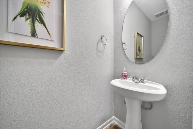 Building Photo - 3306 Forest Dr