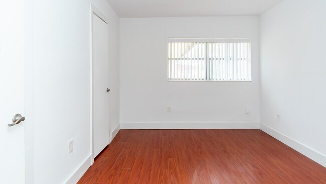 Guest Bedroom - 6701 N Kendall Dr