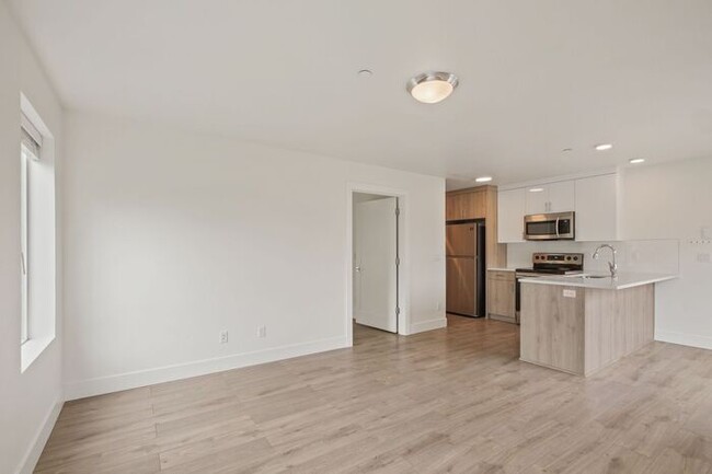 Building Photo - Sunnyside 12 Apartments Available! 1 bed, ...