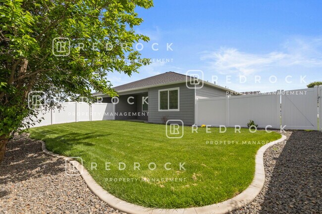 Building Photo - 1328 N Tschirley St