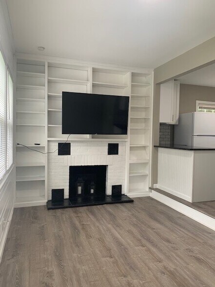 Building Photo - 4703 Sunset Ave