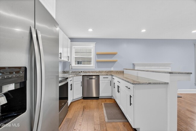 Building Photo - 716 Adams Cir