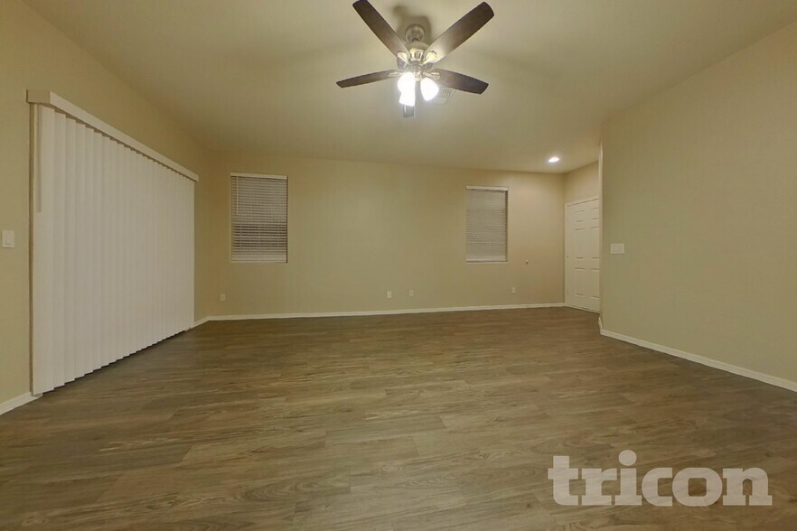 Building Photo - 12519 W Estero Ln