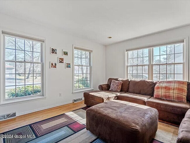 Building Photo - 633 Salvia Ln