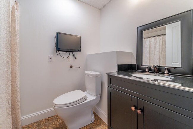 Building Photo - 5 Lowther Pl