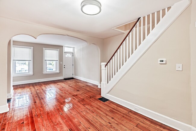 Building Photo - 3 bedroom, 1 bath, newly renovated home in Little Italy