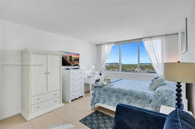 Building Photo - 5005 Collins Ave