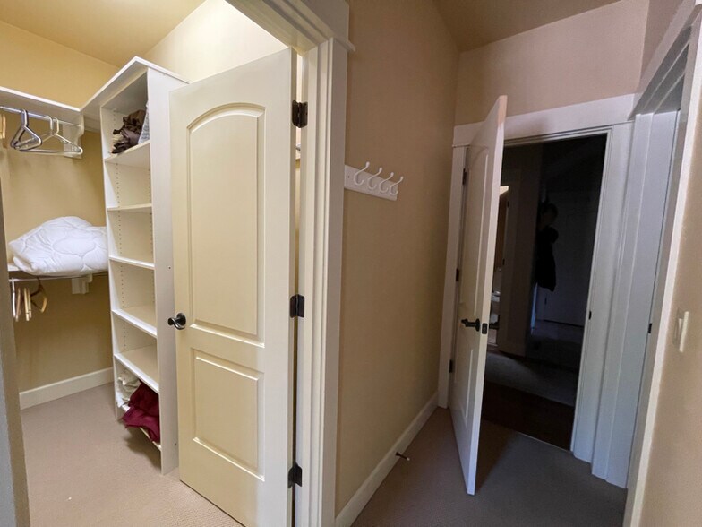 Building Photo - 1485 Murrelet Dr