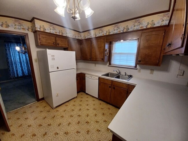 Building Photo - 4bd/3bth - Move-In Ready