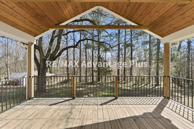 Building Photo - Beautiful brick home with full basement in Prospect