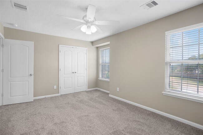 Building Photo - 692 Casual Ln