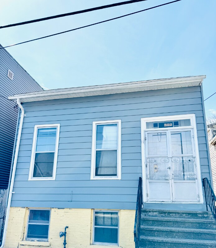 Building Photo - 502 1st St