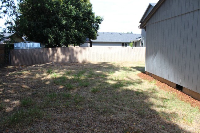Building Photo - 1045 SW 178th Pl